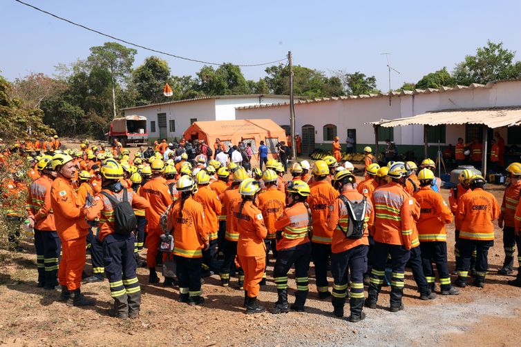 Brasília (DF), 17/09.2024 - Soldados do Corpo de Bombeiros que vão participar das ações de combate a queimadas no Parque Nacional. Foto: Antônio Cruz/Agência Brasil