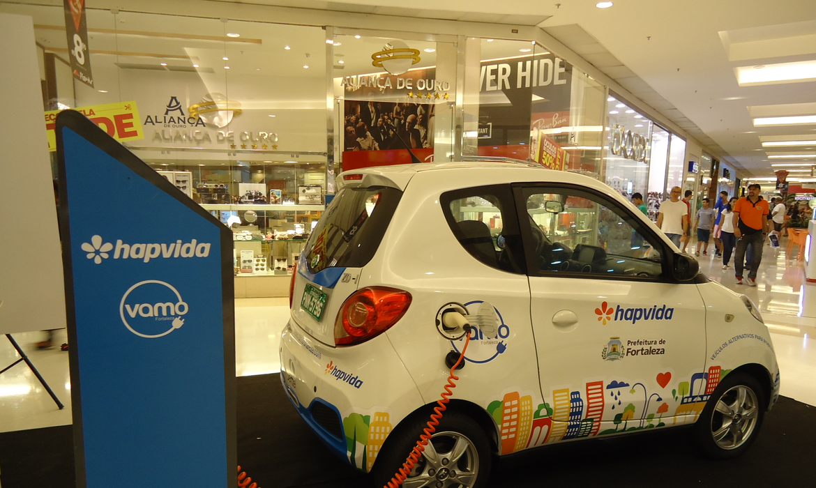 Após a fase de testes, o pequeno carro elétrico começará a circula pelas ruas de Fortaleza