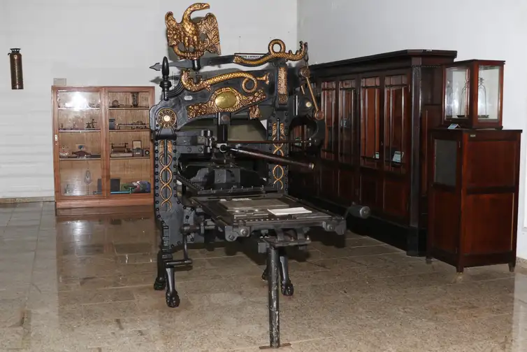 Máquinas em que Machado de Assis trabalhou, exposta no Museu da Imprensa Oficial