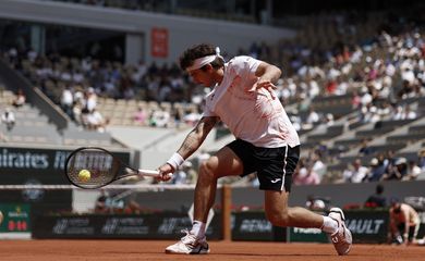 Thiago Wild surpreende Medvedev e elimina número 2 do mundo em Roland Garros