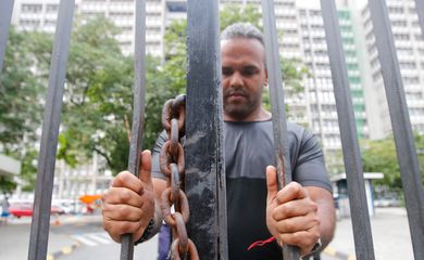  Fechamento dos portões do segundo dia de provas do ENEM, na UERJ