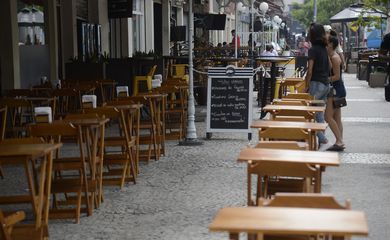 Bares e restaurantes de Botafogo ficam vazios na hora do almoço, no Rio de Janeiro. 