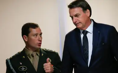 Presidente Jair Bolsonaro e seu então ajudante de ordens, Mauro Cid
18/06/2019
REUTERS/Adriano Machado