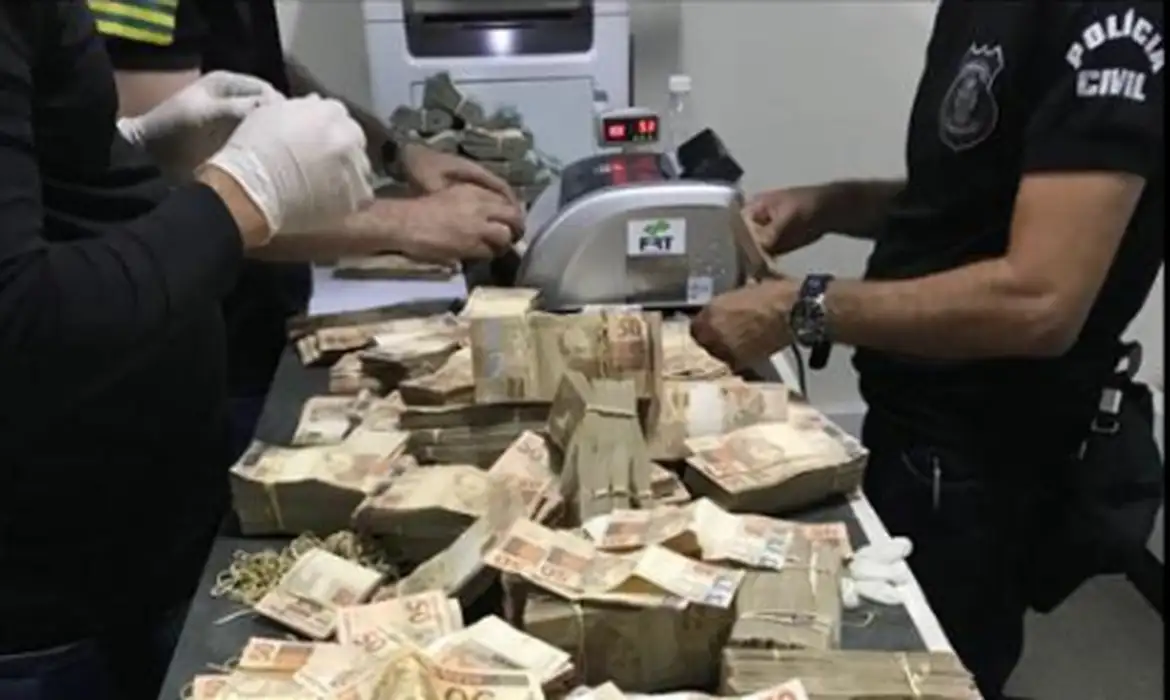 Dinheiro apreendido em endereços de João de Deus