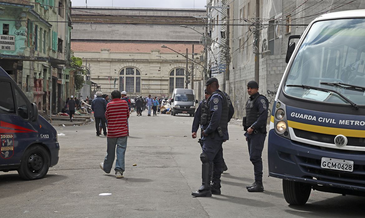 O Departamento Estadual de Prevenção e Repressão ao Narcotráfico (Denarc) deflagrou a Operação de Campo de Polícia Judiciária Cracolândia 2019, com a intenção de combater o tráfico na região da Nova Luz, no centro de São Paulo.