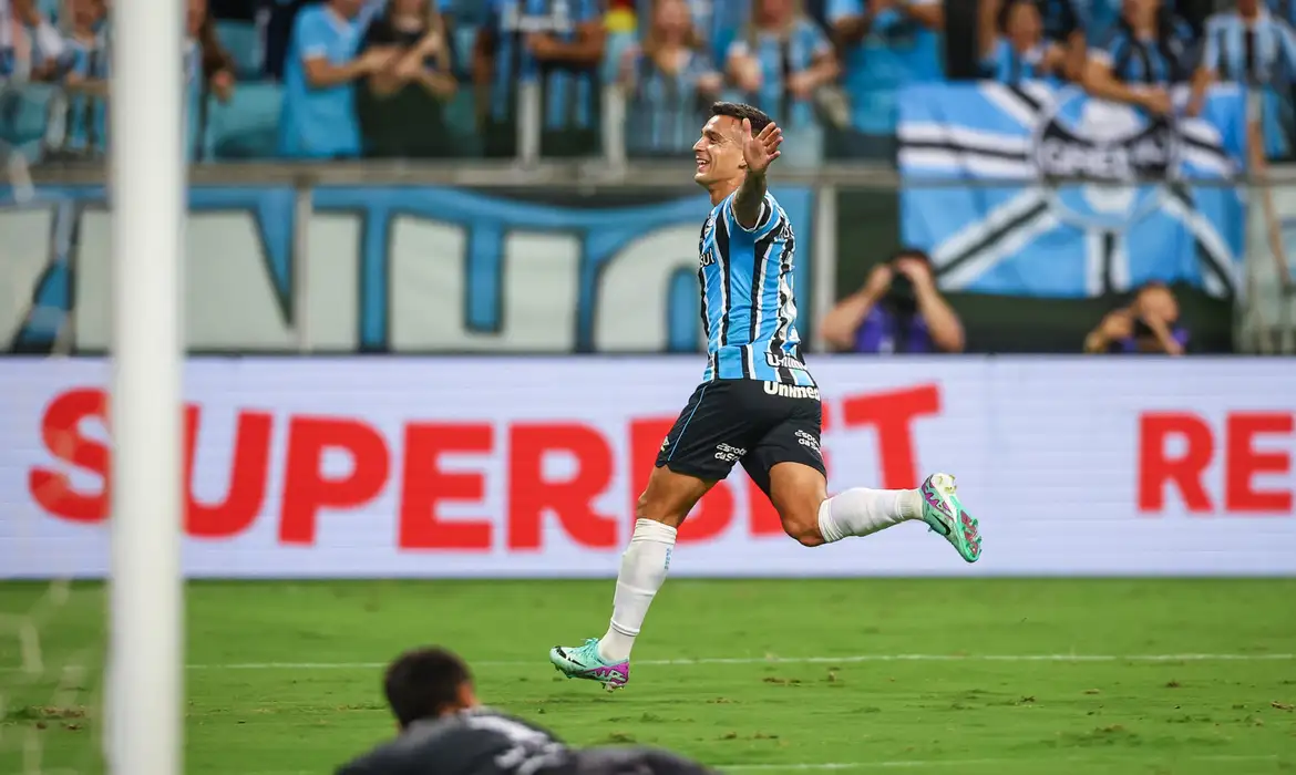 Grêmio vence Brasil de Pelotas por 2 a 0 e avança as semifinais do Gauchão - em 10/03/2024
