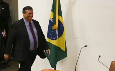 O ministro da Justiça e Segurança Pública, Flávio Dino, durante cerimônia em homenagem aos profissionais envolvidos na operação de garantia da democracia e preservação do estado de direito no país