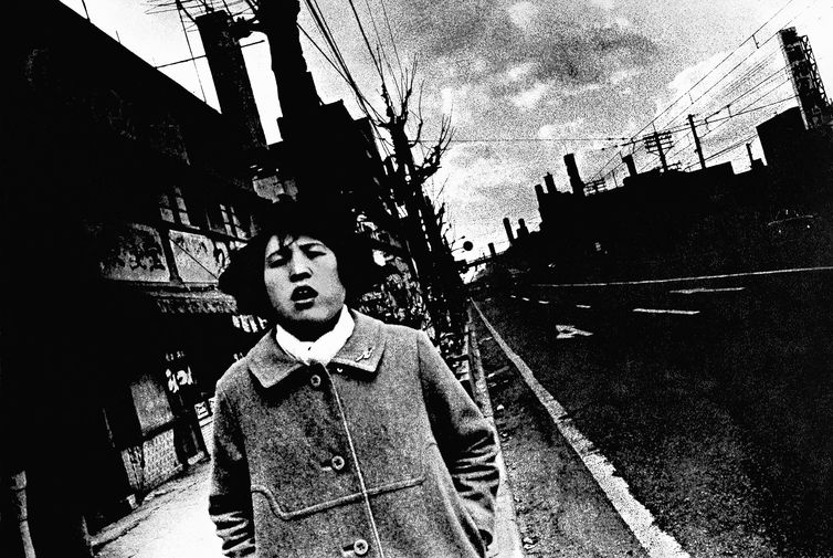 Daido Moriyama Photo Foundation Hyogo, 1971. Da série Um caçador. ©Daido Moriyama/Daido Moriyama Photo Foundation.