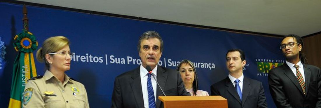 O ministro da Justiça José Eduardo Cardozo, durante coletiva nesta quinta-feira (28)