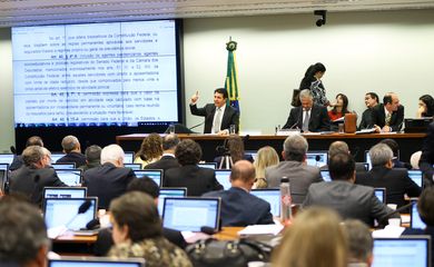 Brasília - O relator, deputado Arthur Maia, durante sessão da comissão especial da reforma da Previdência Social para votar  parecer (Marcelo Camargo/Agência Brasil)