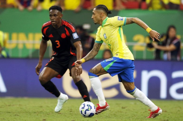 Brasília (DF), 20/03/2025 - Lance de jogo de futebol entre Brasil e Colômbia válido pelas Eliminatórias da Copa do Mundo. Foto: Bruno Peres/Agência Brasil