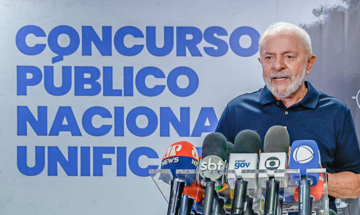 Brasília (DF), 18.08.2024 - Presidente da República, Luiz Inácio Lula da Silva, durante Visita à Sala de Situação do Concurso Público Nacional Unificado – CPNU. Foto: Ricardo Stuckert/PR
