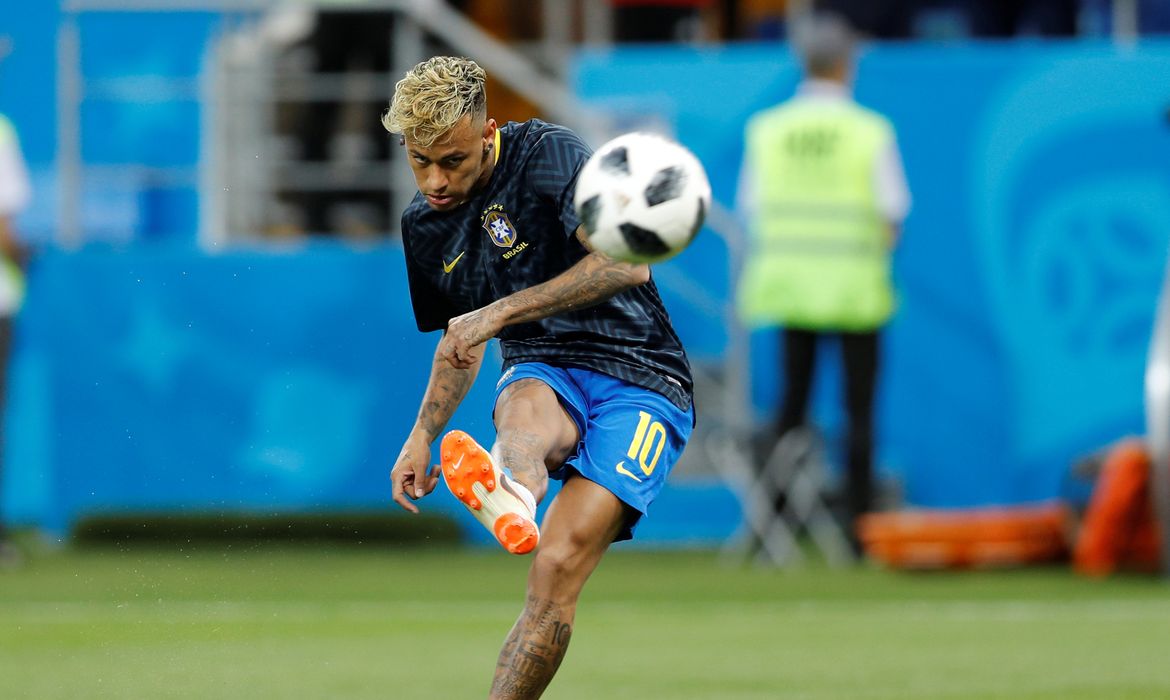 Soccer Football - World Cup - Group E - Brazil vs Switzerland - Rostov Arena, Rostov-on-Don, Russia - June 17, 2018   Brazil's Neymar during the warm up before the match   REUTERS/Darren Staples