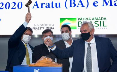 O ministro da Infraestrutura, Tarcísio Gomes de Freitas,participa de leilão de terminais portuários na B3