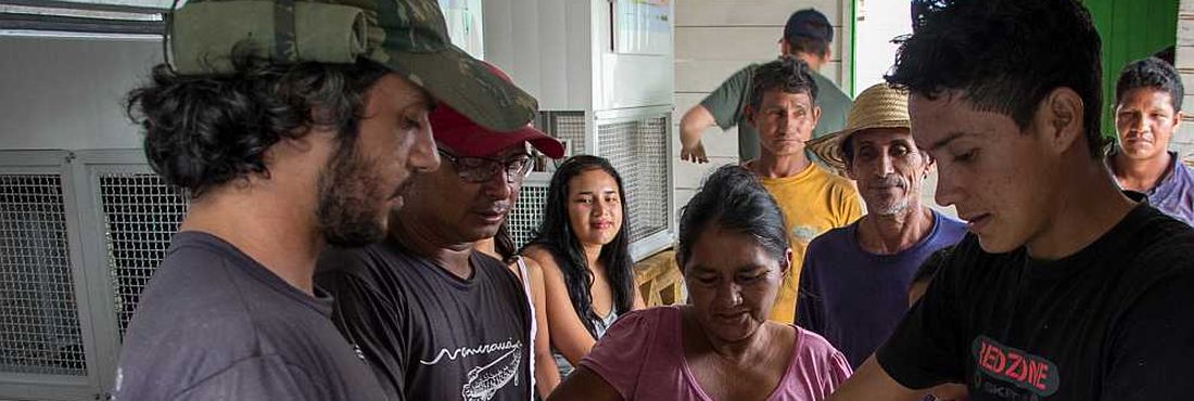 Máquina usa energia solar para fabricar gelo em comunidade da Amazônia