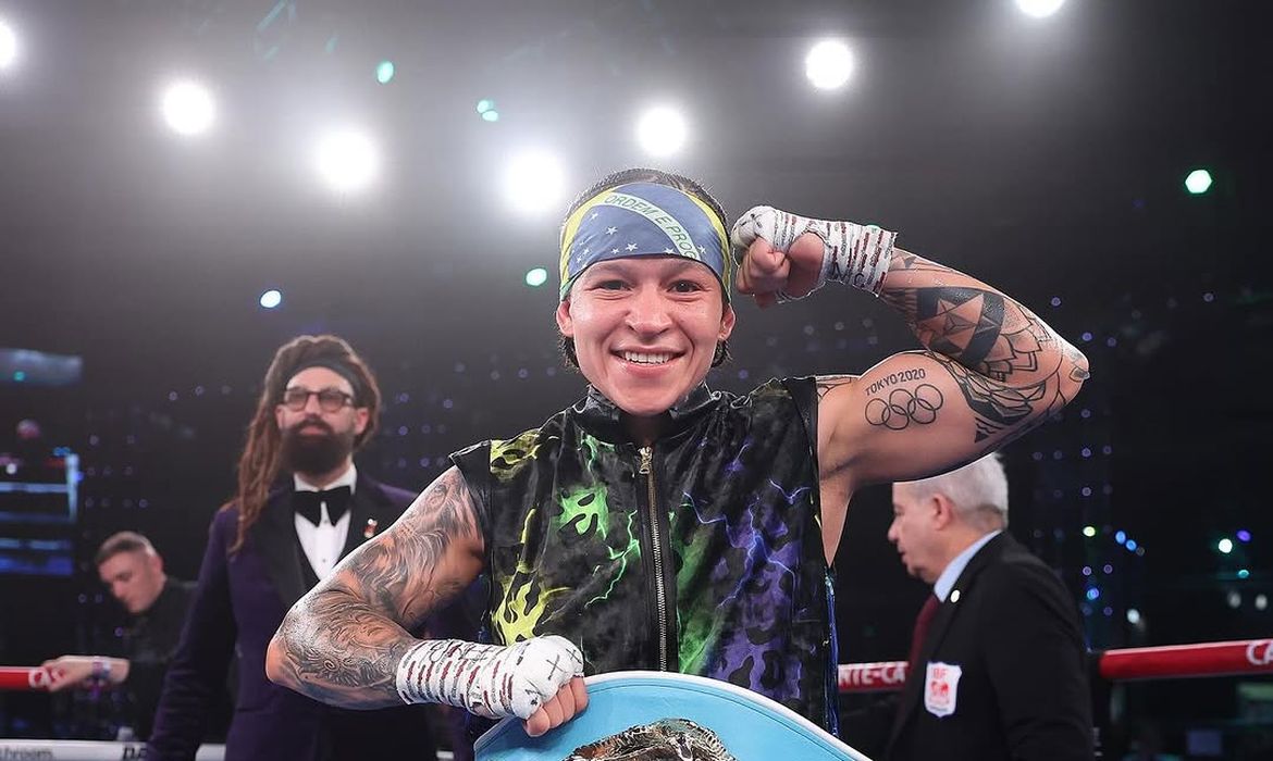 Reprodução Instagram/Beatriz Ferreira Beatriz Ferreira defendeu seu cinturão do peso leve (até 60kg) e venceu por por decisão unânime a francesa Licia Boudersa - em 14/12/2024