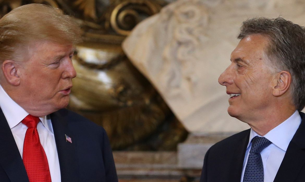 Donald Trump e Mauricio Macri conversam durante Cúpula do G20