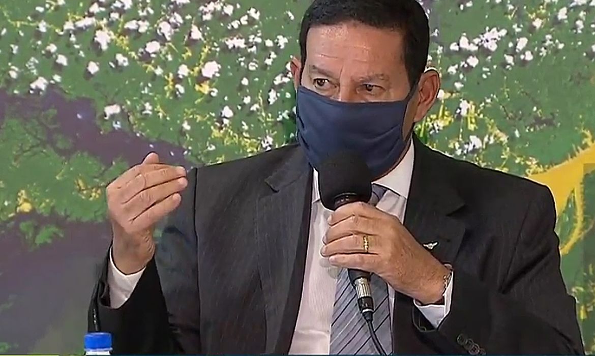 TV Brasil O Vice-presidente Hamilton Mourão e ministros de Estado, conversam com jornalistas sobre as operações de combate ao desmatamento e repressão de crimes na Amazônia Legal.