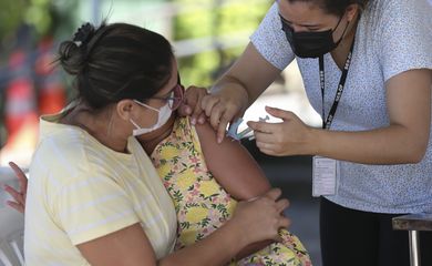 Vacinação de crianças contra a covid-19 na UBS 5 de Taguatinga Sul