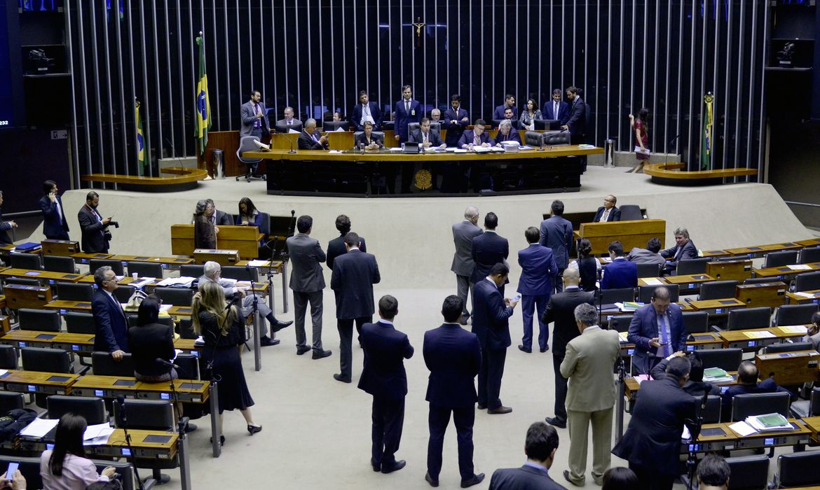 Brasília - Plenário da Câmara dos Deputados realiza sessão para tentar votar aumento de penas para pirataria (Wilson Dias/Agência Brasil)