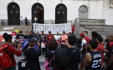Rio de Janeiro (RJ), 28/11/2025 – Entregadores fazem manifestação contra novas modalidades de entrega do aplicativo Ifood, na Cinelândia. Foto: Fernando Frazão/Agência Brasil