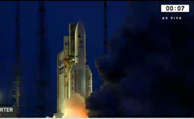 Primeiro satélite geoestacionário brasileiro para defesa e comunicações estratégicas é lançado ao espaço (Reprodução/TV NBr)