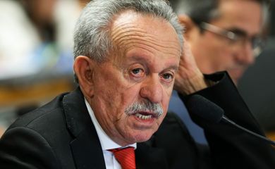 Brasília - O senador Benedito de Lira, relator do projeto de lei que dispõe sobre a exploração de jogos de azar em todo o território nacional, durante sessão da Comissão de Constituição e Justiça do Senado (Marcelo Camargo/Agência Brasil)