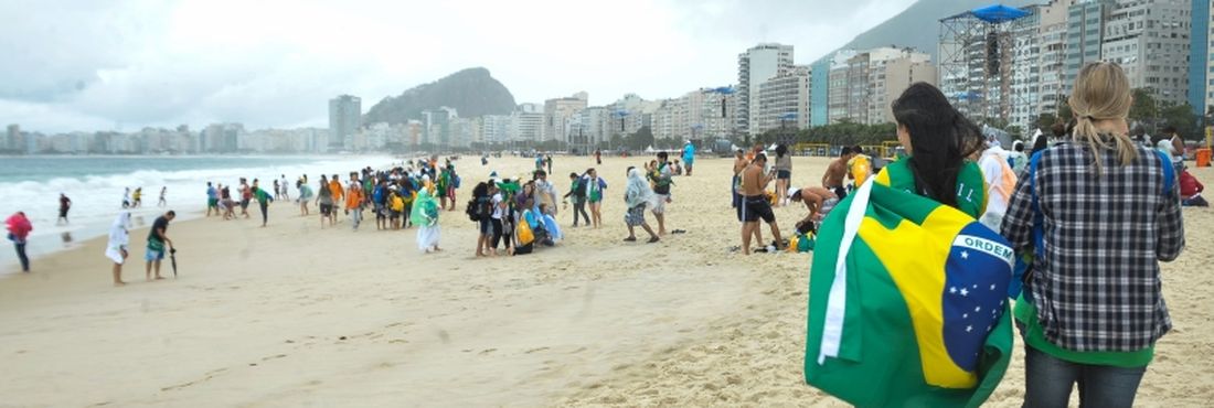 Com o início da JMJ, milhares de peregrinos aproveitam a estada no Rio para visitar pontos turísticos. Hoje (23) milhares de fiéis se reunirão na Praia de Copacabana para a missa oficial de abertura