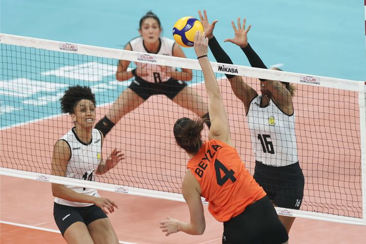 Mundo do Vôlei: Vôlei Nacional: Praia Clube apresenta dez