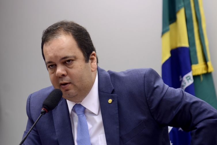 BrasÃ­lia - O presidente do Conselho de Ãtica e Decoro Parlamentar da CÃ¢mara, Elmar Nascimento, durante reuniÃ£o para apresentaÃ§Ã£o dos pareceres dos processos por quebra de decoro parlamentar contra quatro deputados (Wilson Dias/AgÃªncia