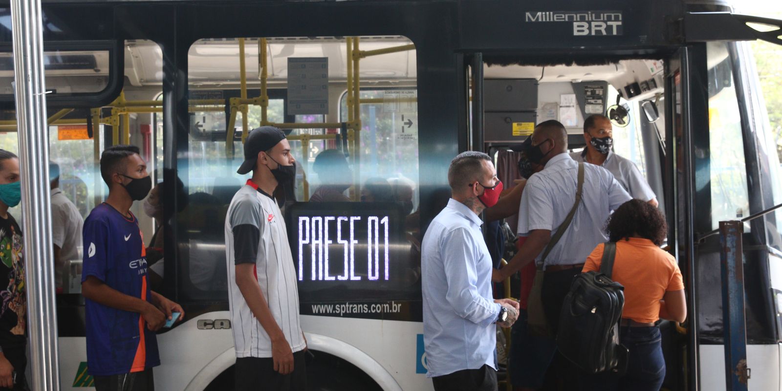 SPtrans coloca ônibus da Paese em circulação para substituir linhas de ônibus paralizadas pelos trabalhadores da Viação Grajaú.