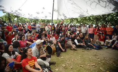 Rio de Janeiro - Frente Brasil Popular promove ato contra o impeachment da presidenta Dilma Rousseff no Aterro do Flamengo, zona sul da cidade (Tânia Rêgo/Agência Brasil)