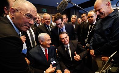 Presidente da República, Jair Bolsonaro, e o Primeiro-Ministro de Israel, Senhor Benjamin Netanyahu, durante visita à exposição de produtos de empresas de inovação em Jerusalém