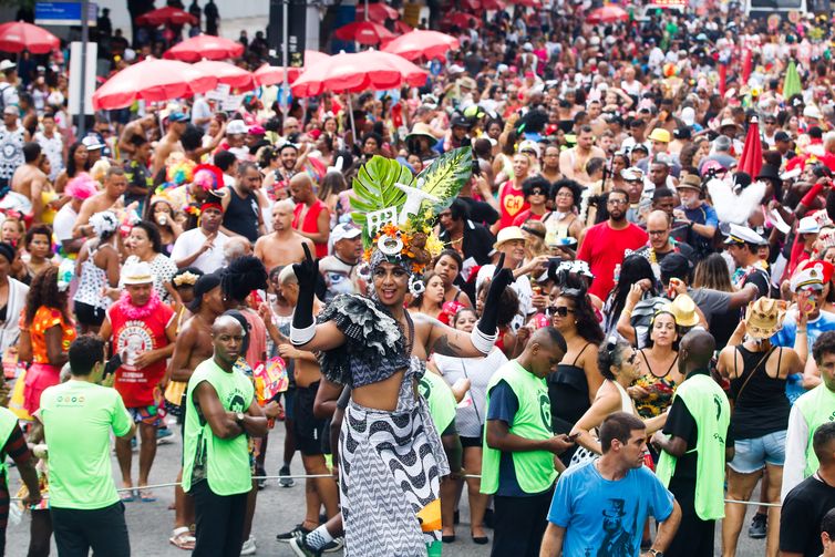 Cordão da Bola Preta faz seu 102º pelas ruas do centro do Rio de Janeiro