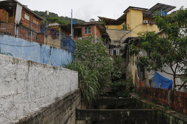 Rio de Janeiro (RJ) 26/03/2024 – Trecho do Rio Joana no Morro do Andaraí, atendido pelo programa Favela Bairro, que completa 30 anos. Foto: Fernando Frazão/Agência Brasil