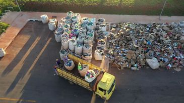Chegada de material reciclável ao Centro de Integrado de Reciclagem - DF