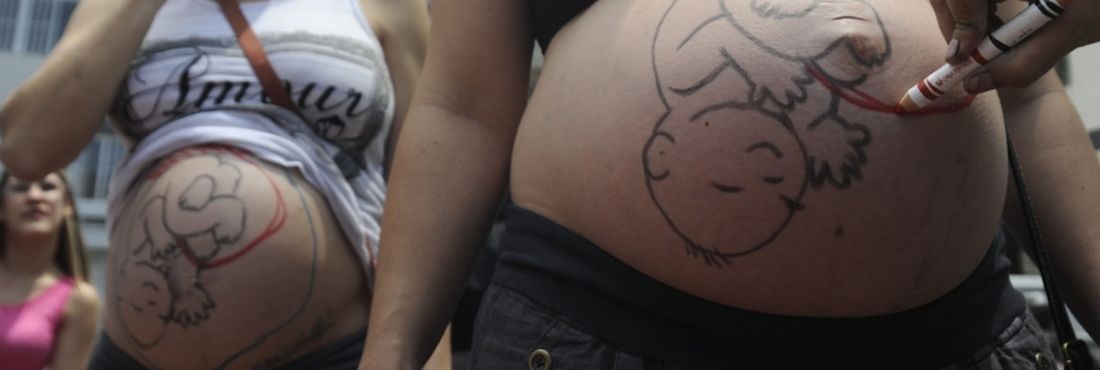 Manifestação em maternidade do Rio defende parto humanizado e redução de cesarianas