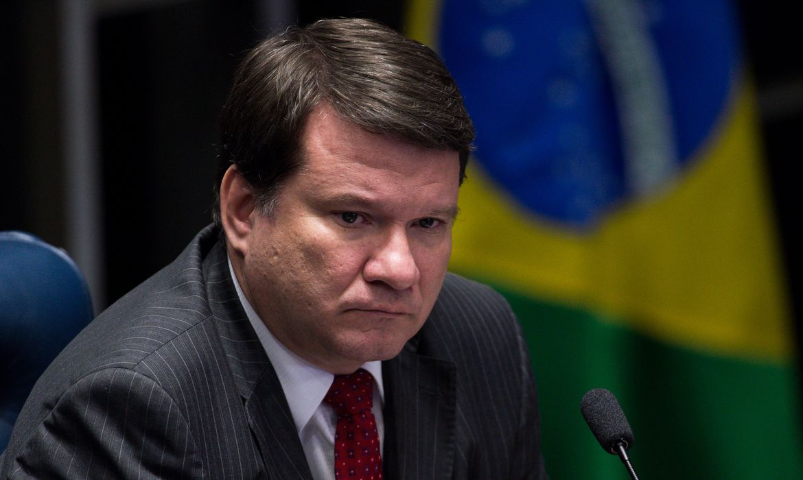 Brasília - Professor de Direito da Uerj, Ricardo Lodi é ouvido na condição de informante durante o terceiro dia da sessão de julgamento do impeachment da presidenta afastada Dilma Rousseff (Marcelo Camargo/Agência Brasil)