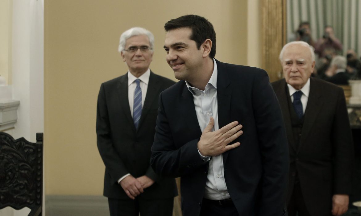 Primeiro-ministro grego, Alexis Tsipras, anuncia referendo sobre acordo com credores
