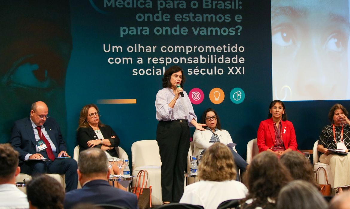 Brasília, DF 11/12/2023 A ministra da Saúde, Nísia Trindade, participa do Projeto Formação Médica para o Brasil Foto: Fabio Rodrigues-Pozzebom/ Agência Brasil