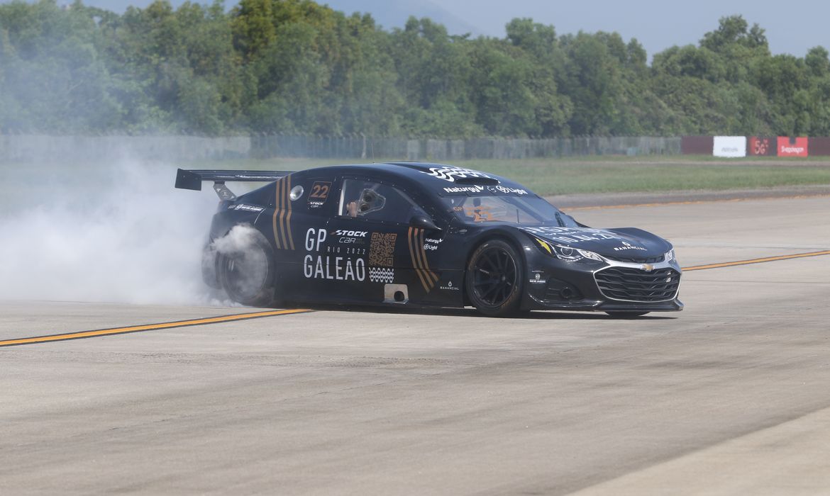 Aeroporto do Galeão se prepara para receber corrida histórica da Stock Car  neste fim de semana - Diário do Rio de Janeiro