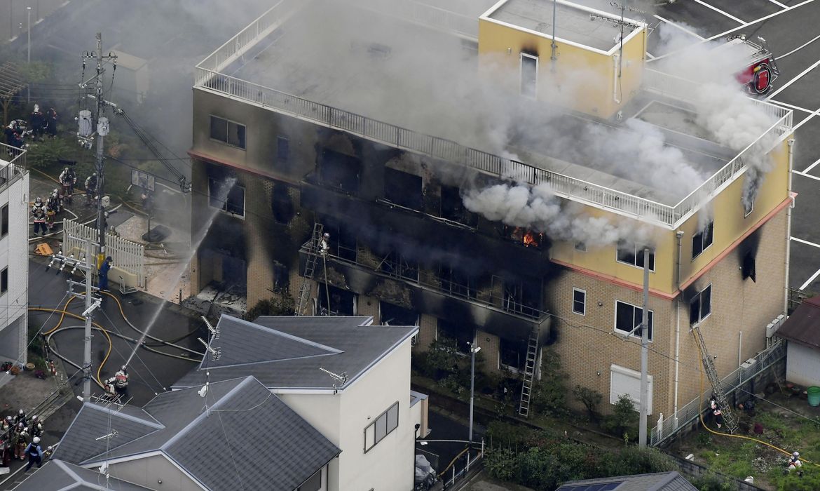 O prédio da Kyoto Animation, que foi incendiado por um incêndio criminoso, é visto em Kyoto, Japão, em 19 de julho de 2019
