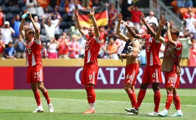 Soccer Football - Club World Cup - Group C - Bayern Munich v Auckland City - TQL Stadium, Cincinnati, Ohio, U.S. - June 15, 2025 Bayern Munich's Thomas Muller, Harry Kane, Jonathan Tah, Josip Stanisic and Tom Bischof celebrate after the match REUTERS/Kai Pfaffenbach