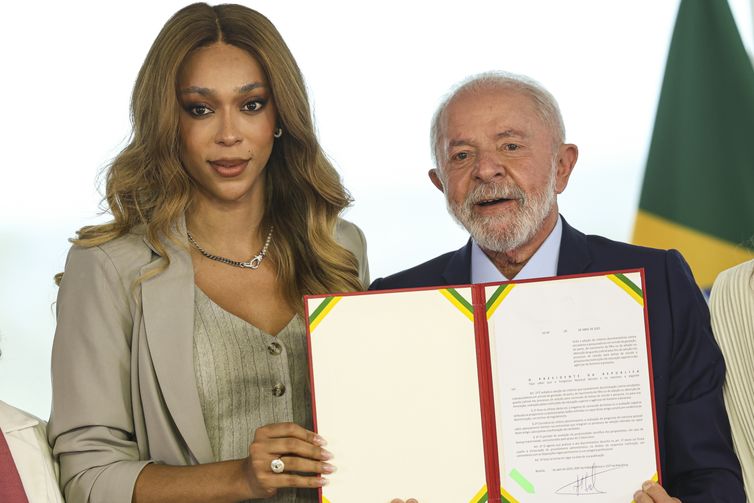 Lula diz que atitude do governo dos EUA com Erika Hilton é abominável | Agência Brasil