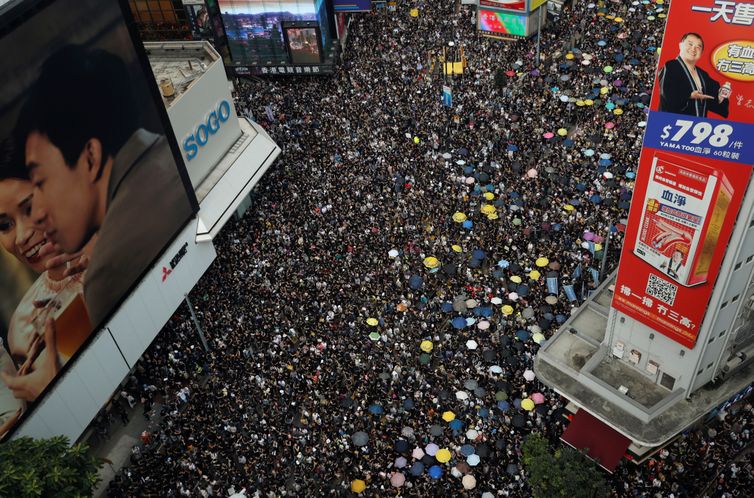 Manifestantes protestam em Hong Kong
