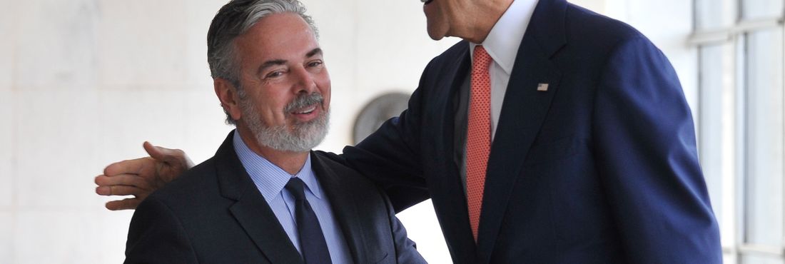 Brasilia - O ministro das Relações Exteriores, Antonio Patriota, recebe o secretário de Estado dos (EUA), John Kerry