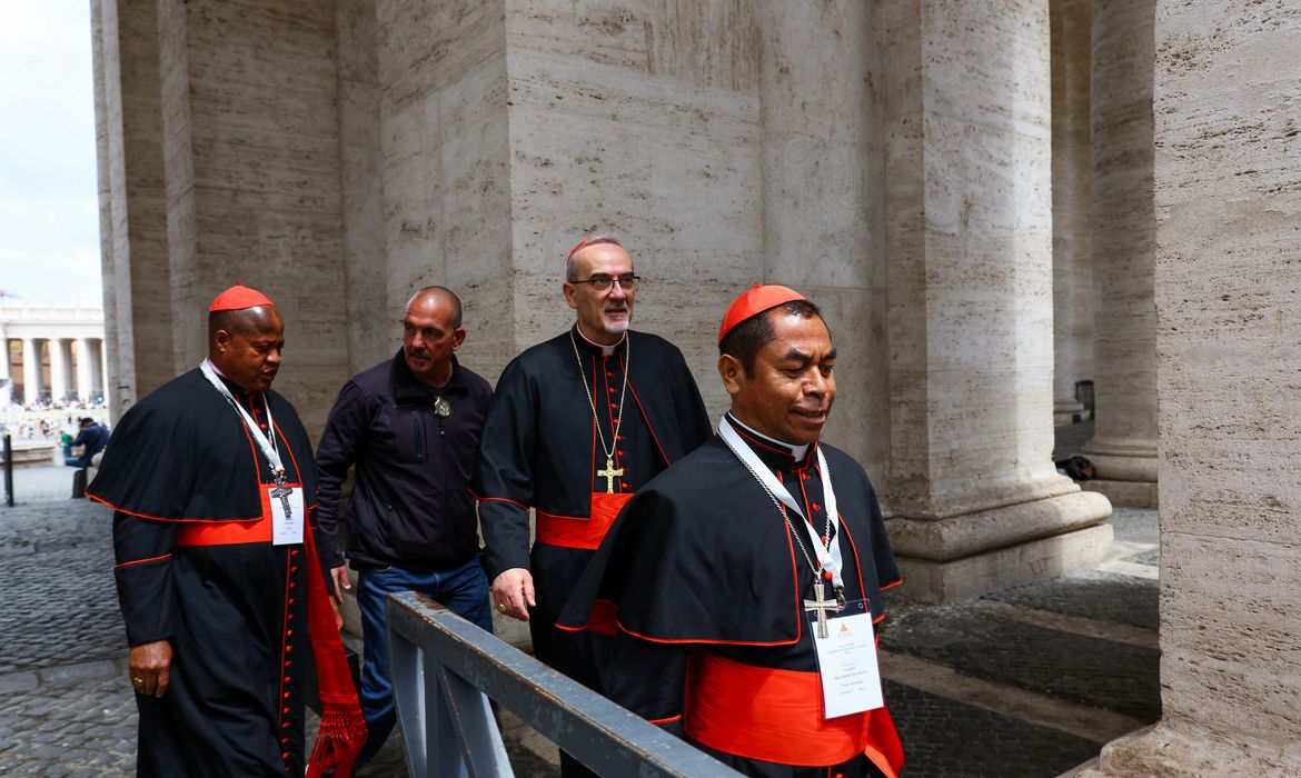 Cardeais católicos em Roma
05/05/2025
REUTERS/Murad Sezer
