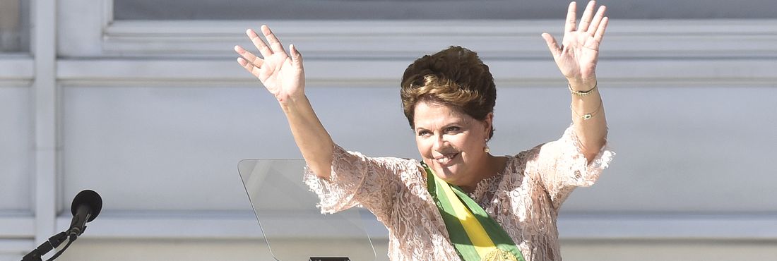 Dilma faz discurso do parlatório do Palácio do Planalto durante a cerimônia de posse realizada nesta quinta-feira (1)
