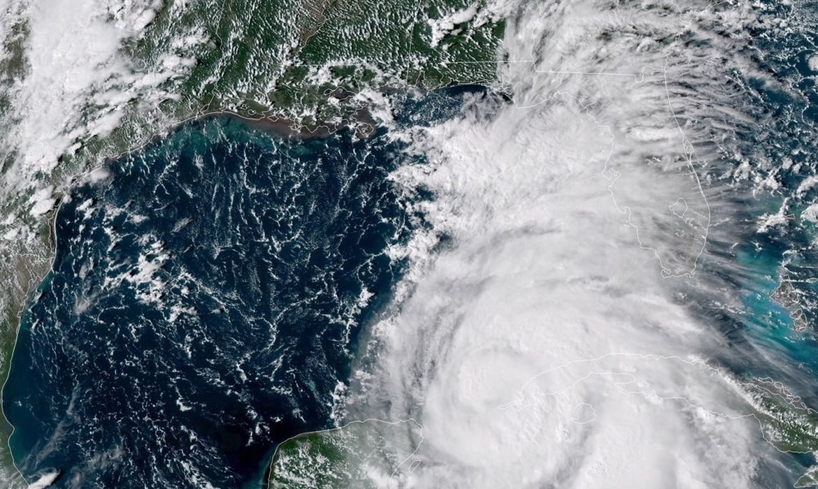 USA10 - COSTAS DE EE.UU.- 8/10/2018.- Fotografía cedida por la Administración Nacional Oceánica y Atmosférica de los Estados Unidos (NOAA) el 8 de octubre de 2018, que muestra una imagen satelital Geo-Color del huracán Michael que se aproxima a
