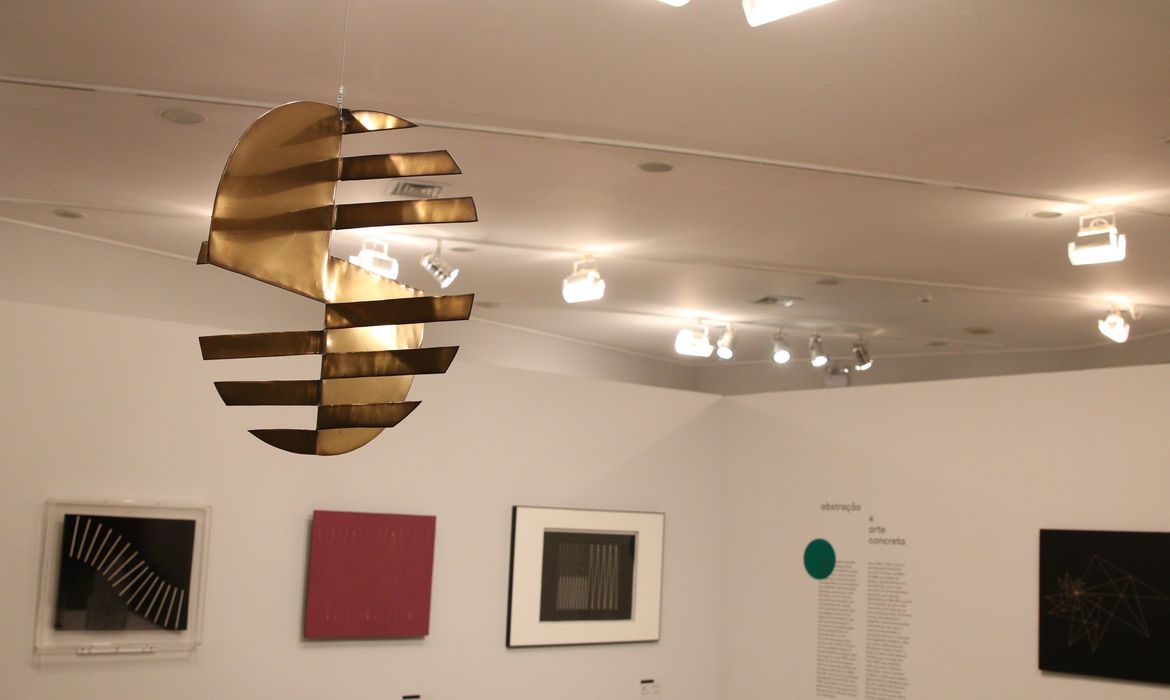 Exposição ruptura e o grupo: abstração e arte concreta, 70 anos, com curadoria de Heloisa Espada e Yuri Quevedo, no Museu de Arte Moderna, Ibirapuera.
